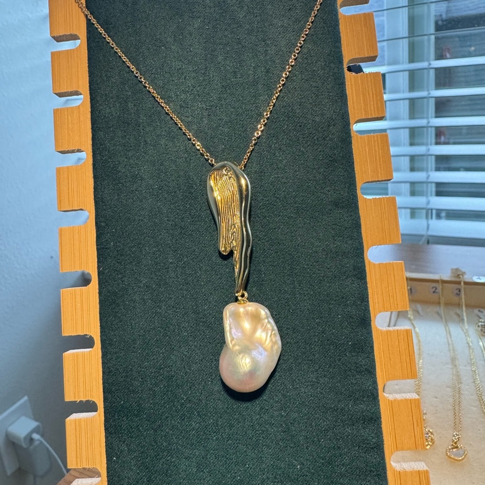 Natural baroque pearl pendant, s925 silver gold-plated buckle,